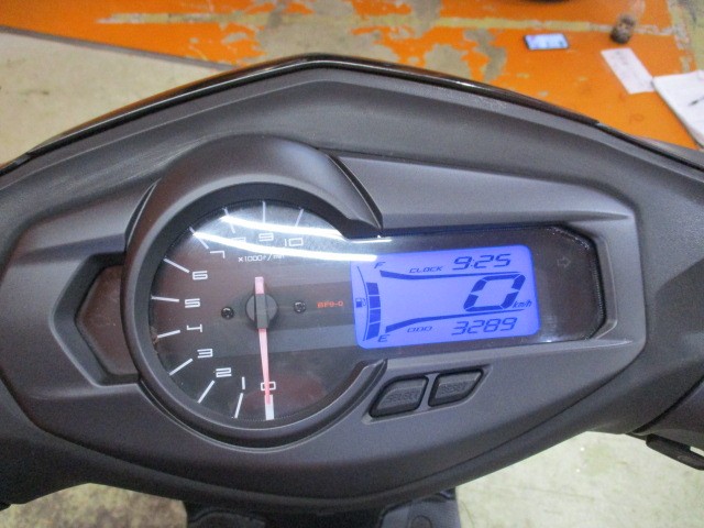 走行びっくり低走行の３２８９ｋｍ！！このＢＦ９０のインパネんは本当にシンプルで今見ると斬新ですよね！